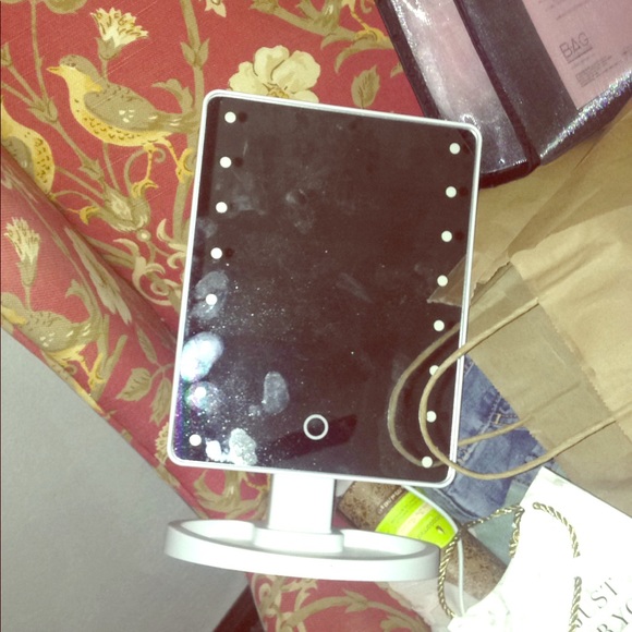 Light up mirror - Picture 1 of 1